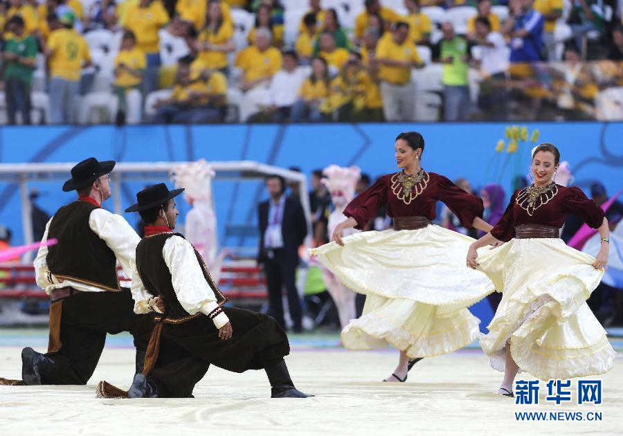 MUNDIAL 2014: Brindan espectáculo de música y color en acto inaugural