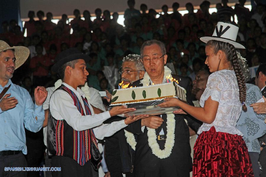 Indígenas bolivianos festejan a secretario general de ONU en su cumplea?os número 70