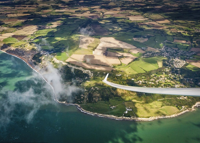 Bellas vistas de la Tierra en ojos de un piloto de avioneta