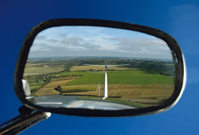 Bellas vistas de la Tierra en ojos de un piloto de avioneta