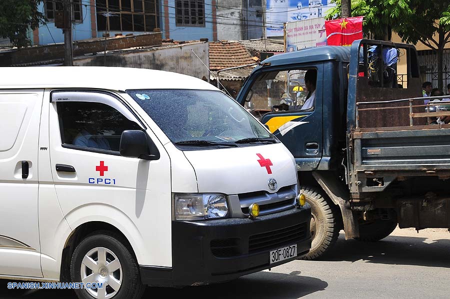 Se estrella helicóptero militar en Hanoi, según prensa local