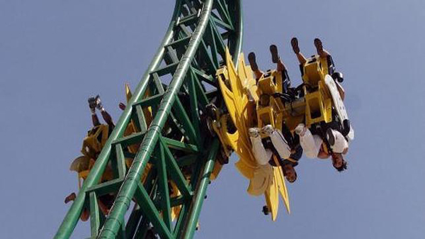 Muere un joven en parque de atracciones Terra Mítica al soltarse un arnés