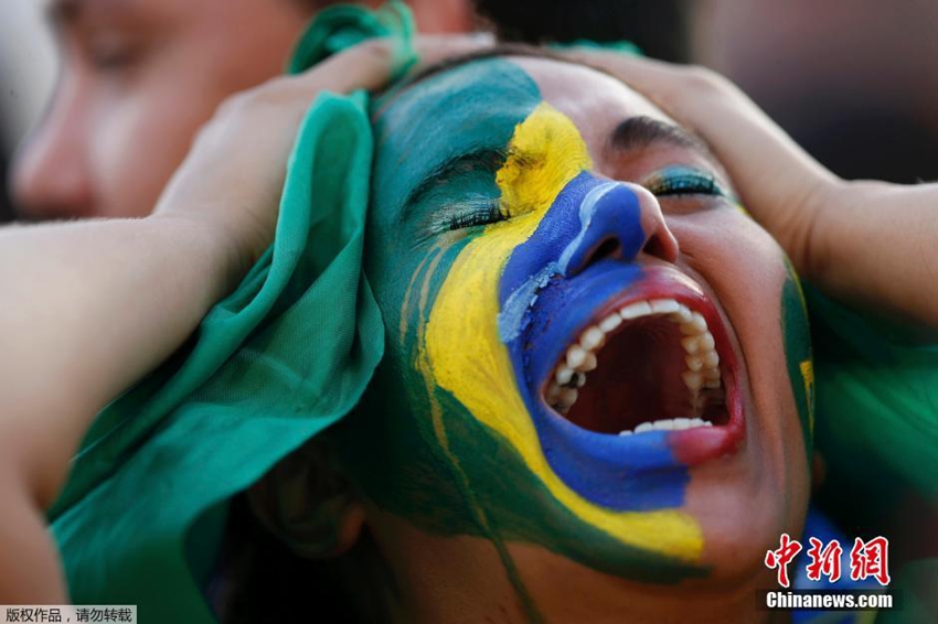 Hinchas brasie?os lloran por el inesperado y cruel resultado de la semifinal del Mundial