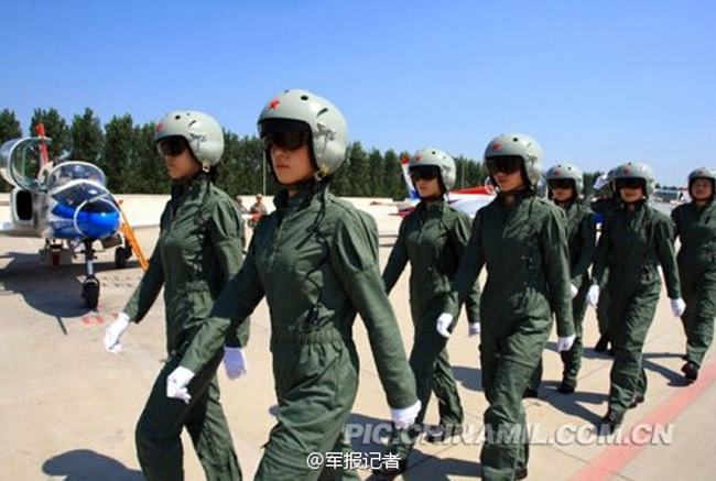 Mujer piloto de combate de la fuerza aérea china