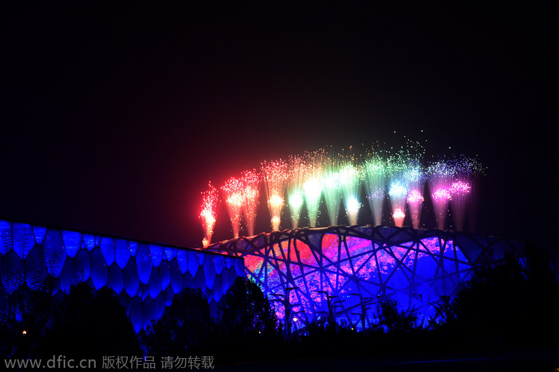 Ensayan espectáculo de fuegos artificiales para APEC