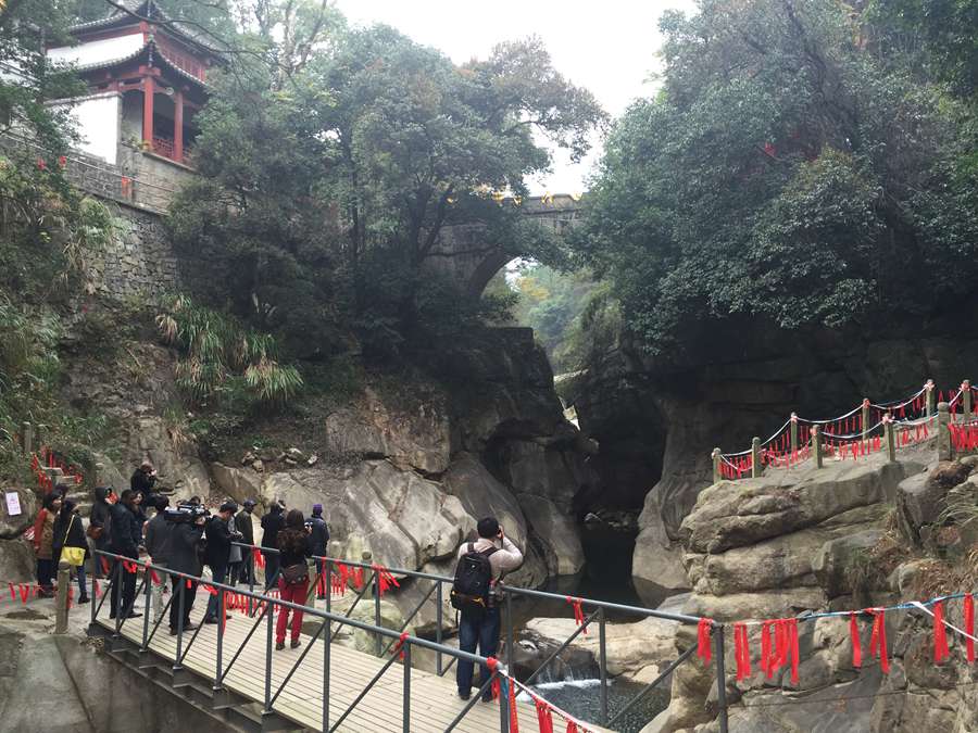 Lushan, monta?a sagrada del budismo, con hermosos paisajes y reliquias culturales 8