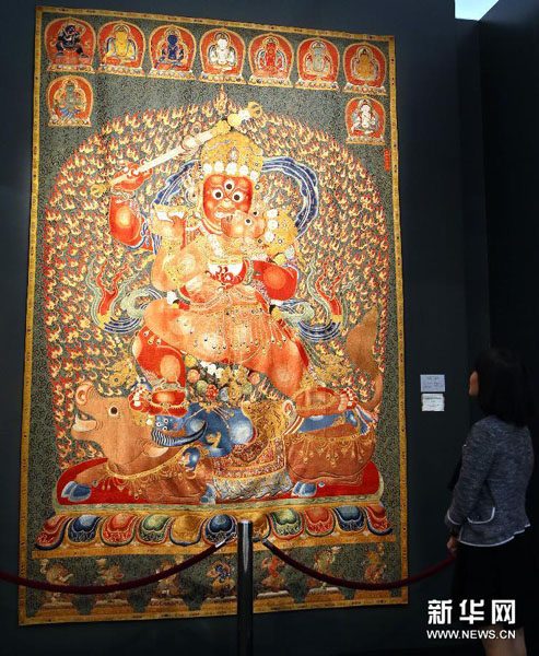 La Thangka imperial de seda bordada se vendió en Hong Kong por cerca de 45 millones de dólares en la subasta de oto?o Christie 2014.