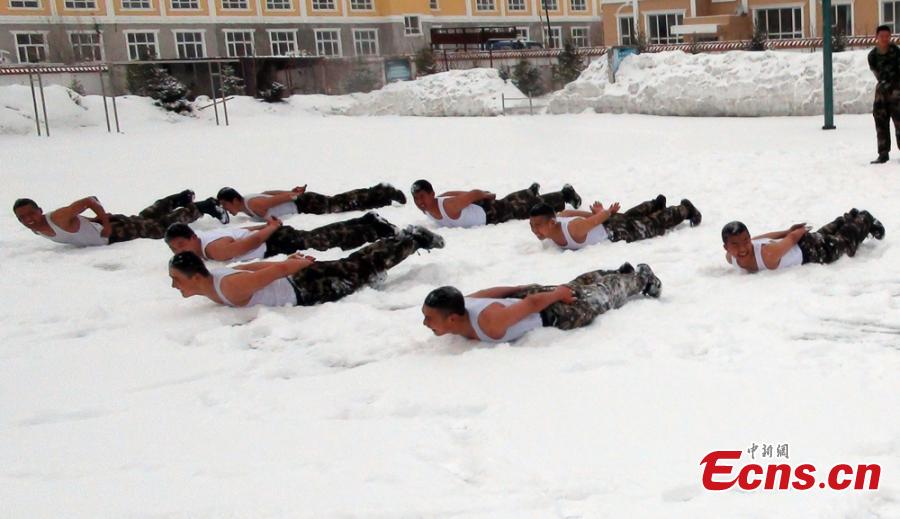 Los bomberos se entrenan en la nieve