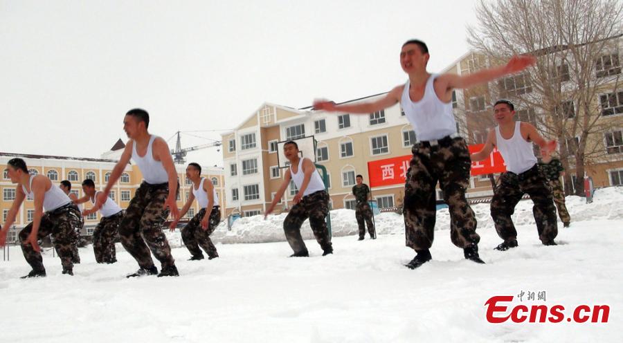 Los bomberos se entrenan en la nieve