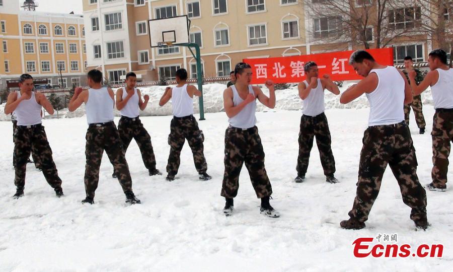 Los bomberos se entrenan en la nieve