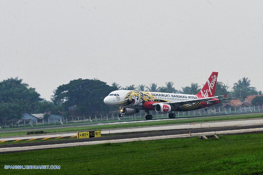 AirAsia revela información de pasajeros y tripulantes a bordo de avión desaparecido