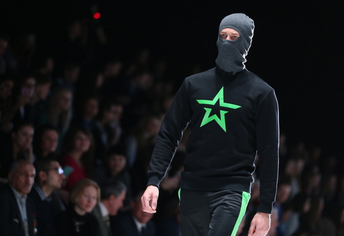 Enmascarados en desfiles de moda