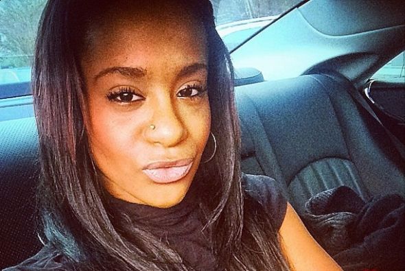 La familia de Bobbi Kristina la lleva a casa para que 'muera en paz'