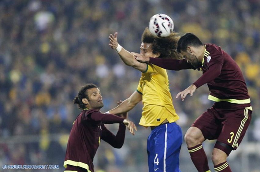 Fútbol: Brasil vence a Venezuela 2-1 y avanza junto a Colombia en Copa América