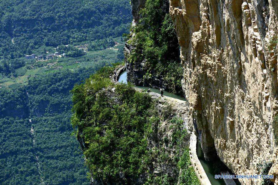 Artificial canal de acueducto en Hubei, China 10