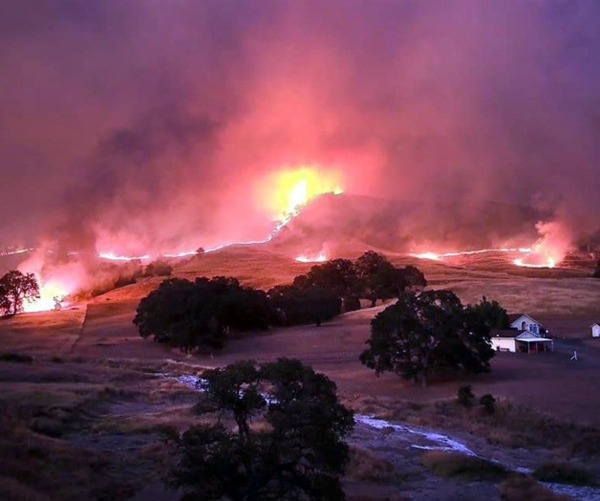 Combaten 14 incendios en California