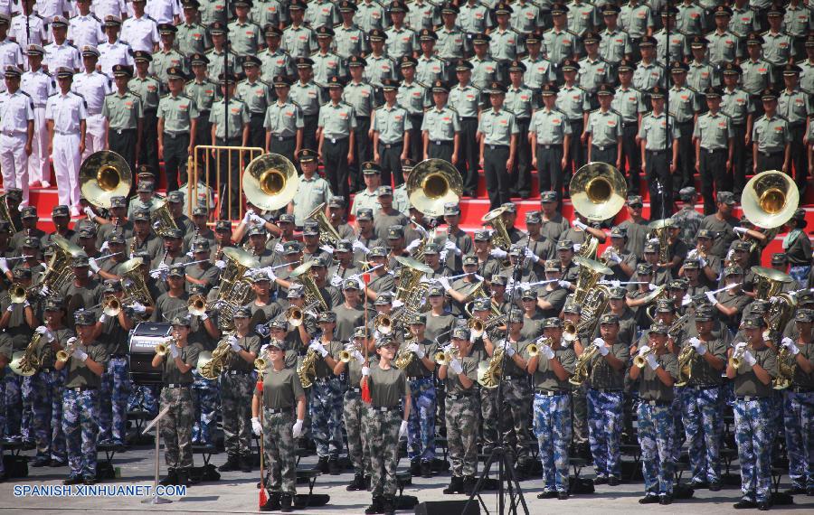 Fotos de entrenamiento para desfile militar de Día de Victoria