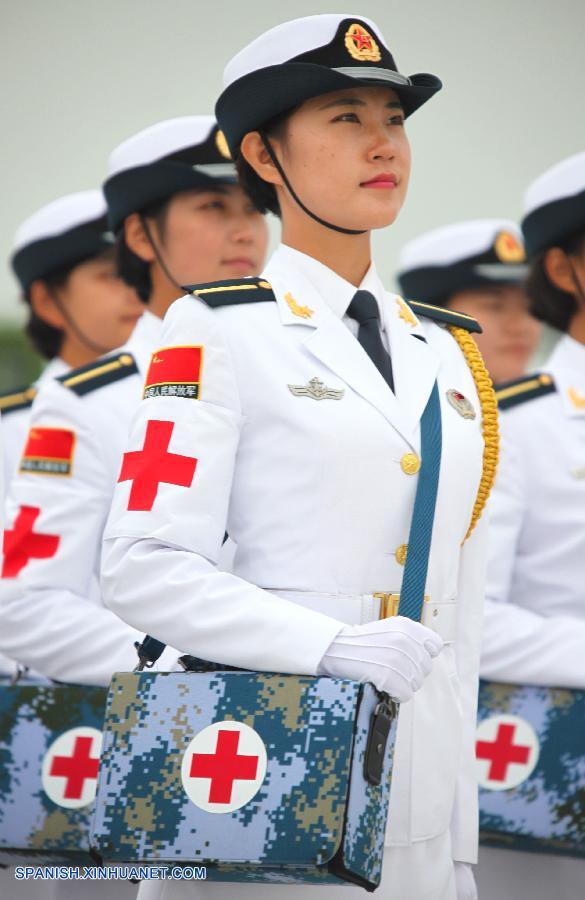 Fotos de entrenamiento para desfile militar de Día de Victoria