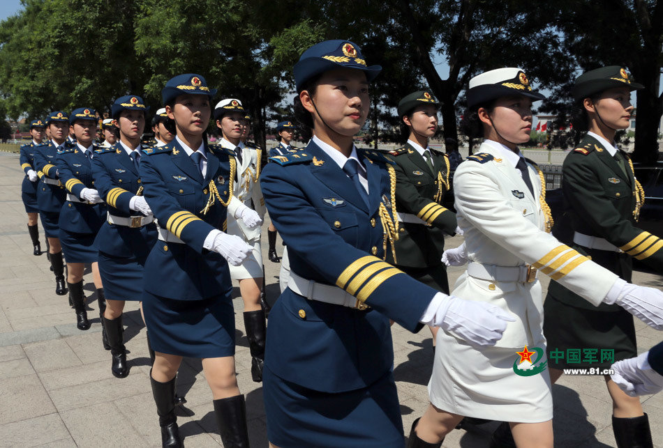 Guardias de honor femeninas aparecerán en desfile de Día de la Victoria