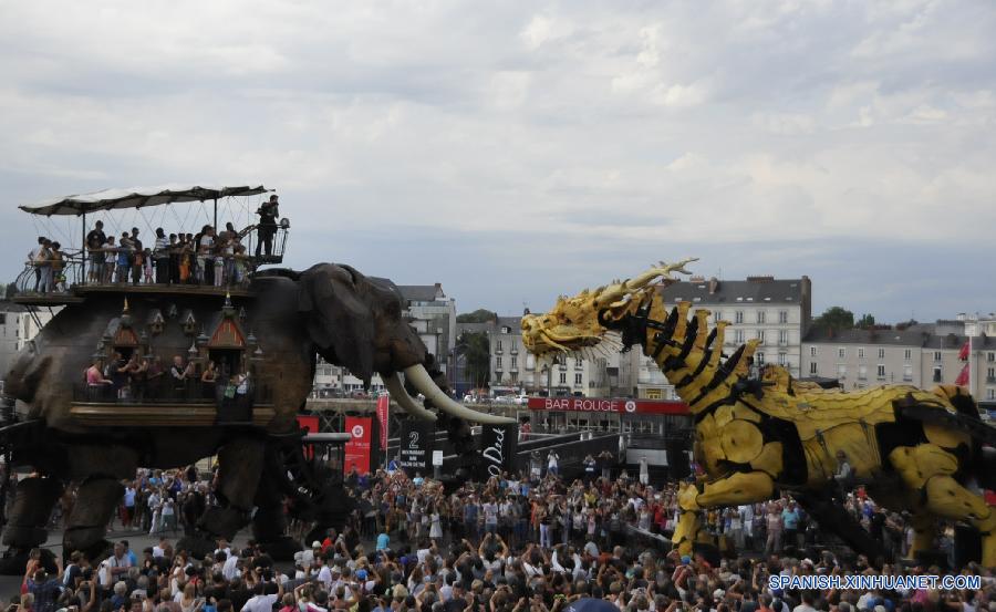 Mecánico dragón caballo en Nantes, Francia