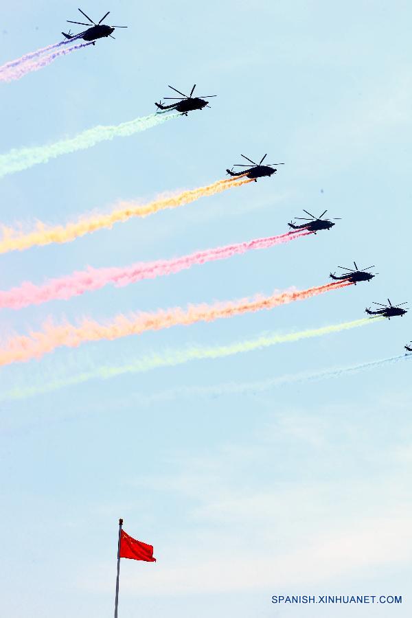 Aviónes en desfile de Día de la Victoria