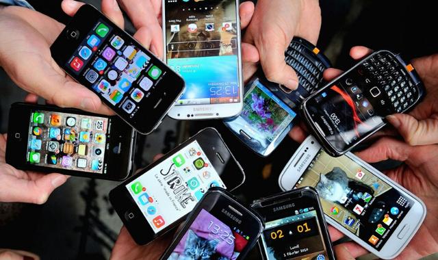 Reino Unido investigará afectaciones a ense?anza por uso de smartphones en clase