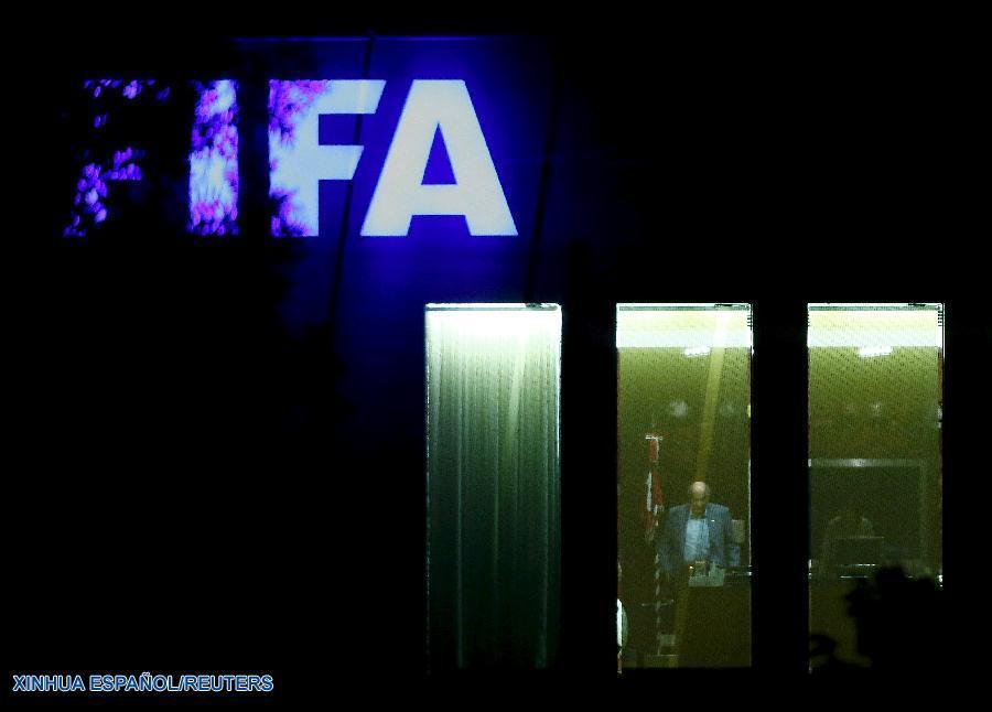 Presidente de FIFA Blatter es puesto bajo investigación penal