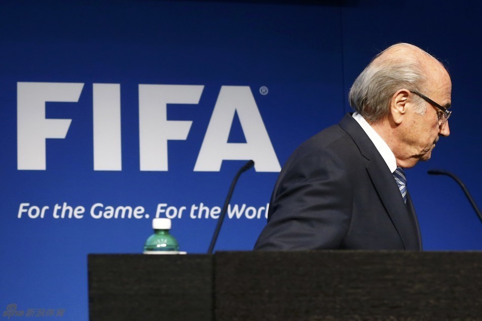 Presidente de FIFA Blatter es puesto bajo investigación penal