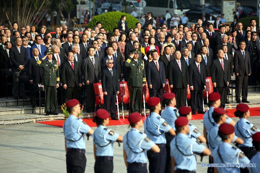 Ceremonia de izamiento de la bandera nacional en Macao y Hong Kong