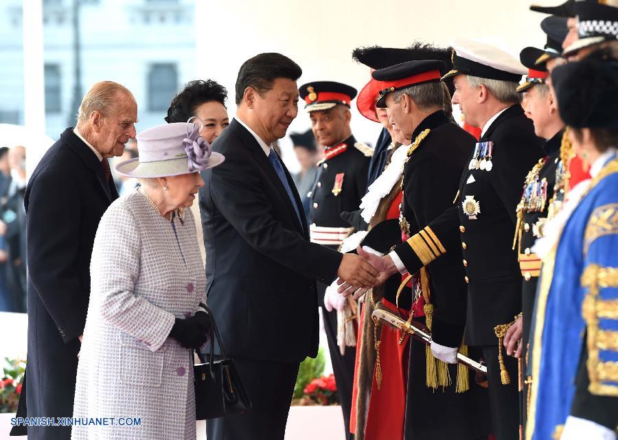 Reina Isabel II ofrece ceremonia de bienvenida a presidente chino en su visita de Estado a Reino Unido