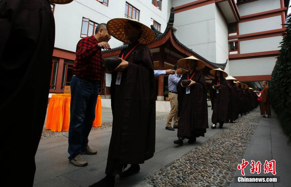 Experimentando la humildad en el Templo del Buda de Jade