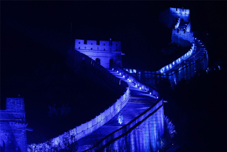 Gran Muralla conmemora con luces el 70° aniversario de la fundación de la ONU