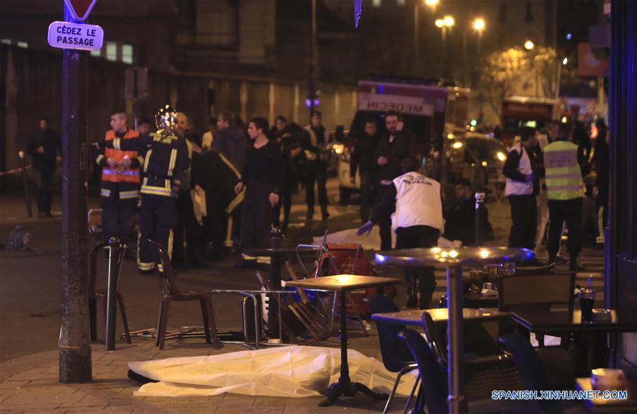 Tiroteos, explosiones y toma de rehenes en París dejan al menos 40 muertos