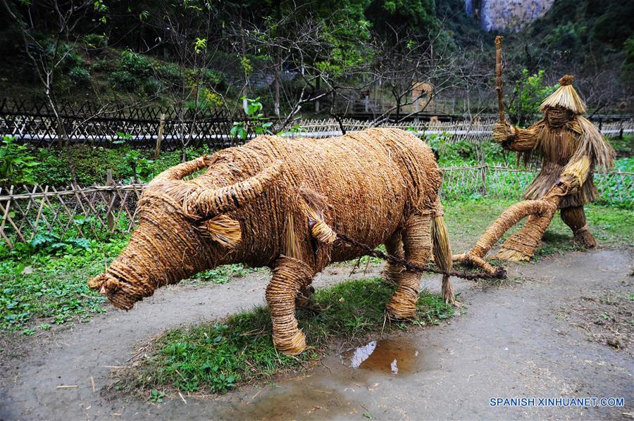 Temporada artista del espantajo se celebra en Chongqing