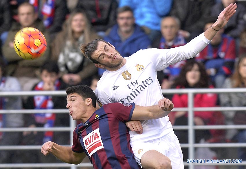 Fútbol: Real Madrid gana 2-0 a un buen Eibar