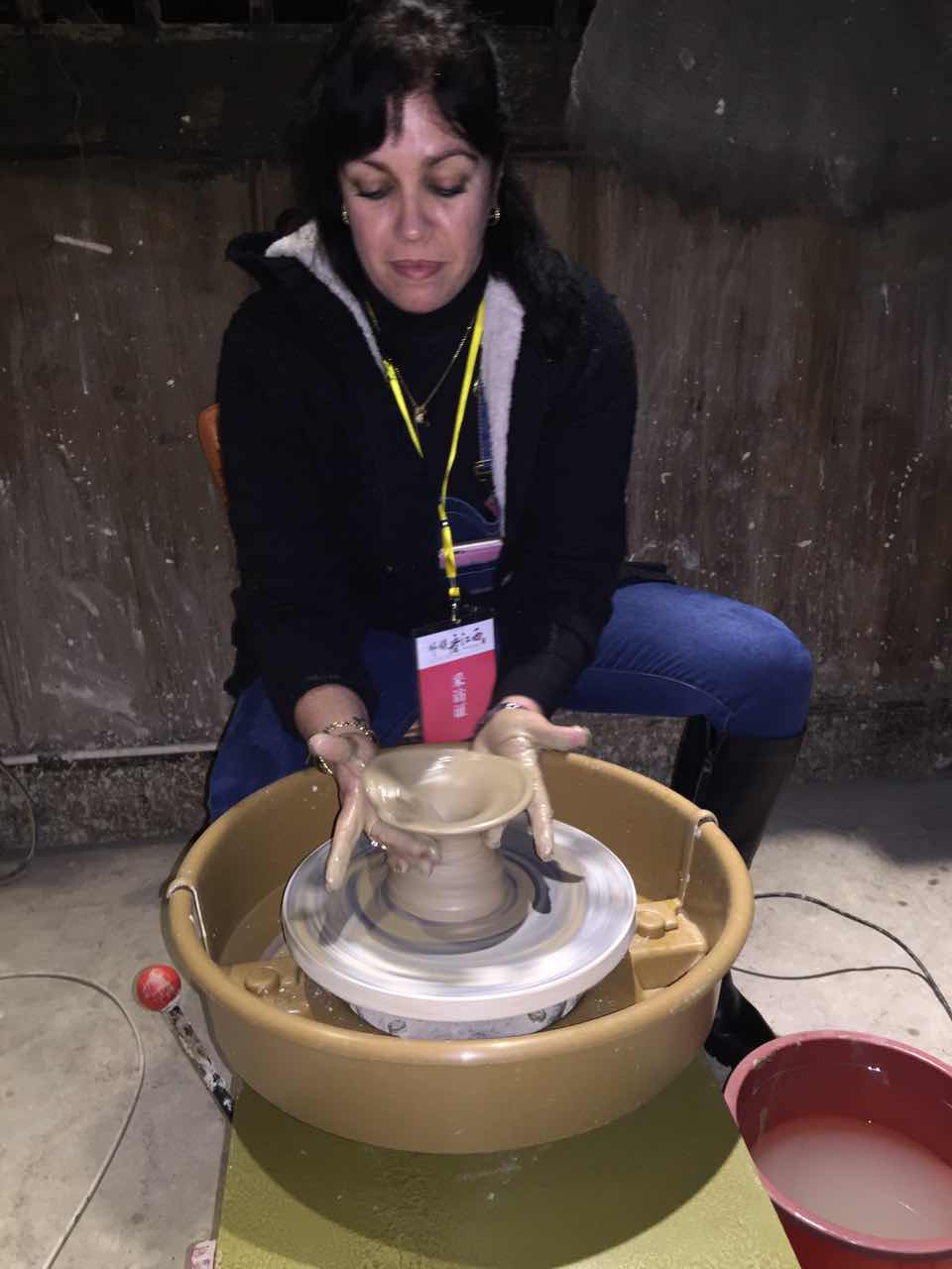 Periodistas extranjeros visitan los hornos de porcelana de Jizhou