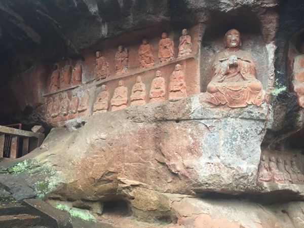 Periodistas extranjeros visitan las cuevas Tongtianyan y la antigua muralla de Ganzhou