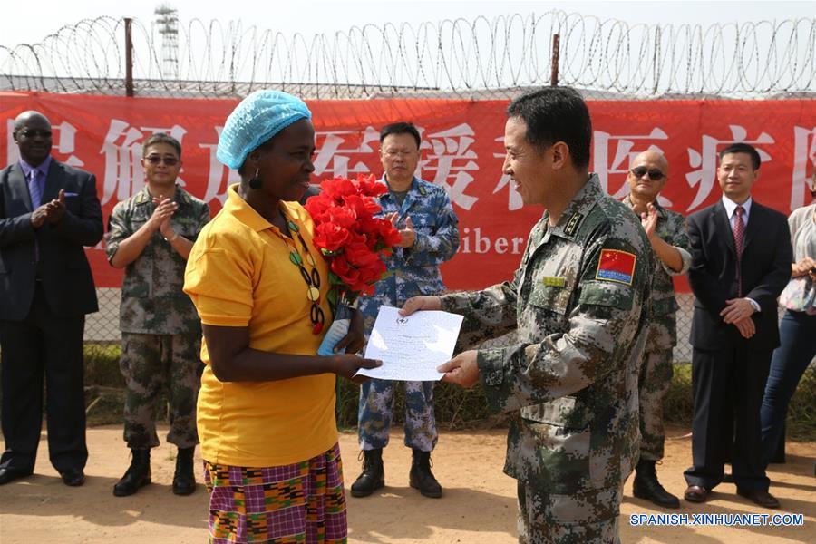 La foto tomada el pasado 5 de marzo del a?o 2015 muesta a una mujer Liberiana, paciente del virus Ebola, que se recuperó de la enfermedad tras ser atendida por médicos chinos. 