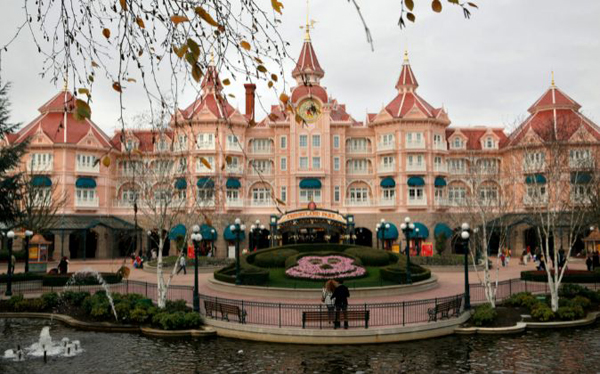 Policía francesa detiene a un hombre en Disneyland con dos pistolas y un Corán