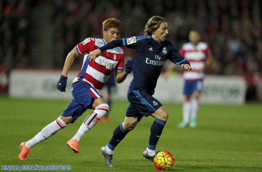 Fútbol: Real Madrid gana 2-1 al Granada en campeonato espa?ol 4