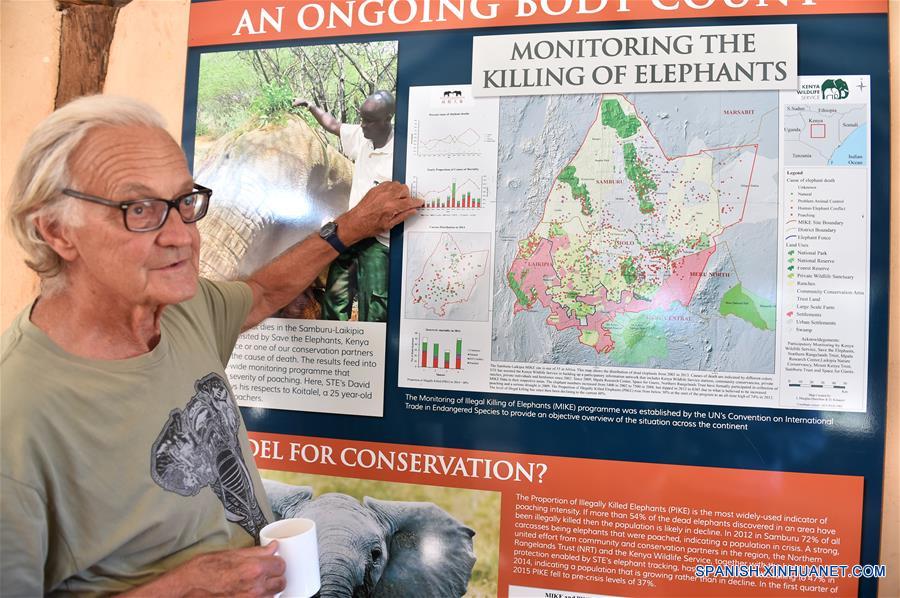 Iain Douglas-Hamilton, fundador de Save the Elephants, presenta la operación de supervisión de la matanza de elefantes en la región de Samburu, en el campamento STE en la Reserva Nacional de Samburu, Kenia 1 de marzo de 2016.(Xinhua/Sun Ruibo)