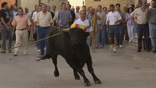 Los barrios espa?oles se sublevan contra la prohibición de los toros en las calles