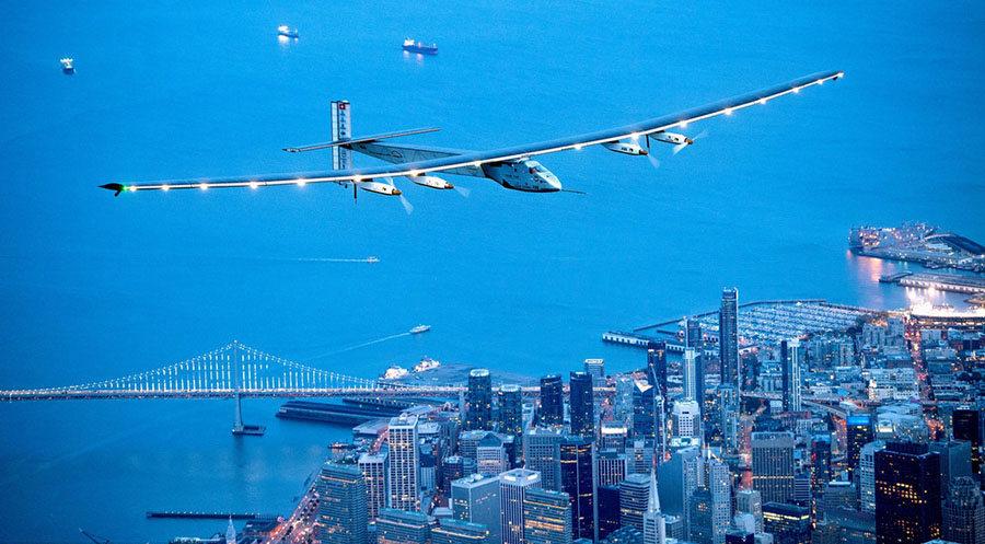 El avión solar 'Impulse' llega a San Francisco tras atravesar el Pacífico