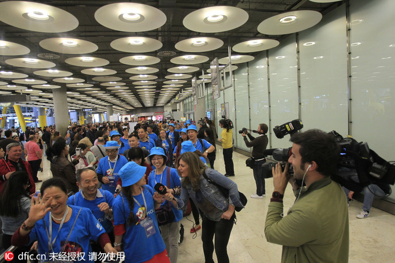 Columnista de Espa?a insulta a China llamando "mamarrachos" a los 2.500 turistas chinos