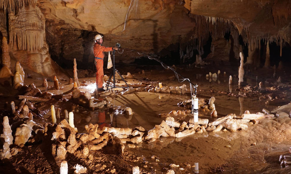 Descubren dos círculos de piedra construidos por los neandertales hace 175.000 a?os.