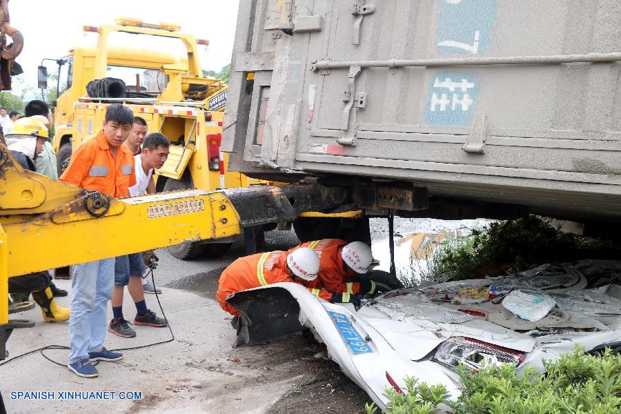 Seis muertos en accidente de tráfico en este de China