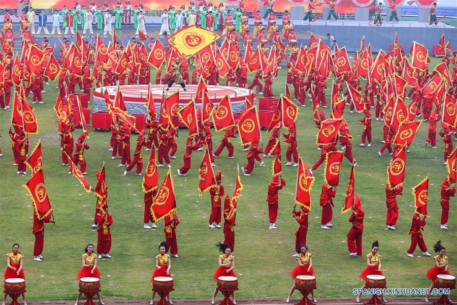 Espectáculo "Shisanfan drum and gong" en Jiangsu