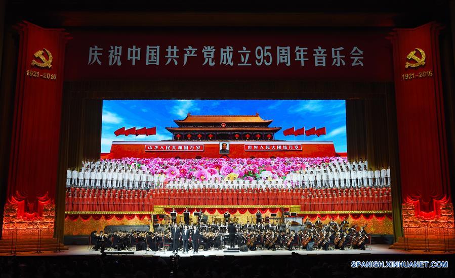 El concierto "Fe Eterna" que marca el 95 aniversario de la fundación del Partido Comunista de China (PCCh) es llevado a cabo en el Gran Palacio del Pueblo, en Beijing, capital de China, el 29 de junio de 2016. (Xinhua/Wang Ye)  