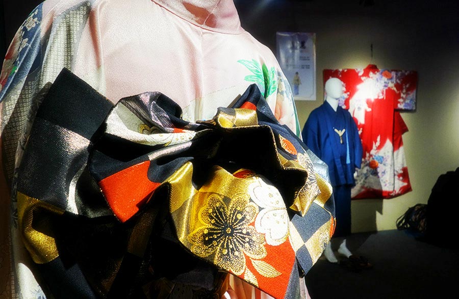 Exposición de ropa tradicional de China, Japón y Corea del Sur en el Centro de Arte 1 + 1 de Beijing, el 27 de junio de 2016. [Foto / cri.cn]