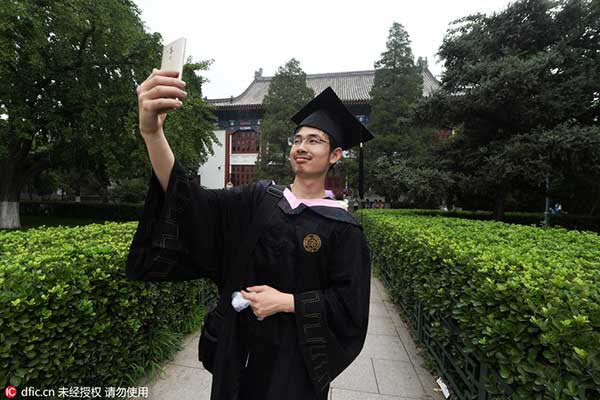 El único graduado en paleobiología se convierte en un éxito en línea